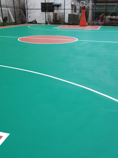 本溪 球场长期使用易出现地面开裂